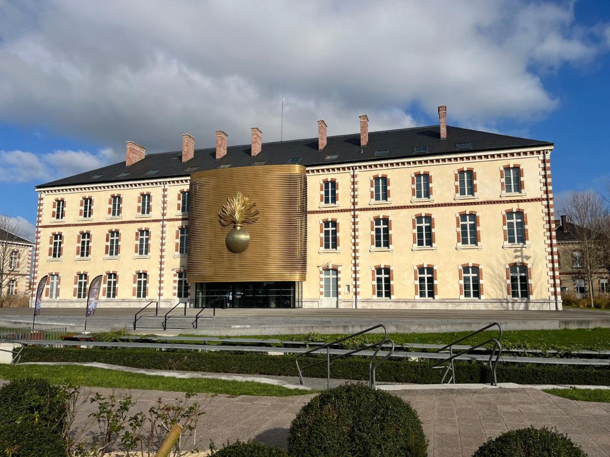 Le Vicomte Lejlighed Melun Eksteriør billede